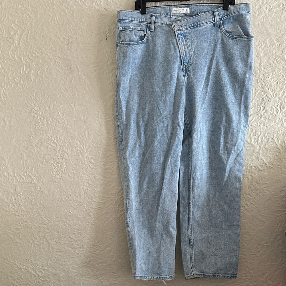 Abercrombie and Fitch Asymmetrical Fly 90s Straight Ultra High Rise Jeans SHORT